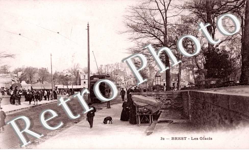 Les Glacis