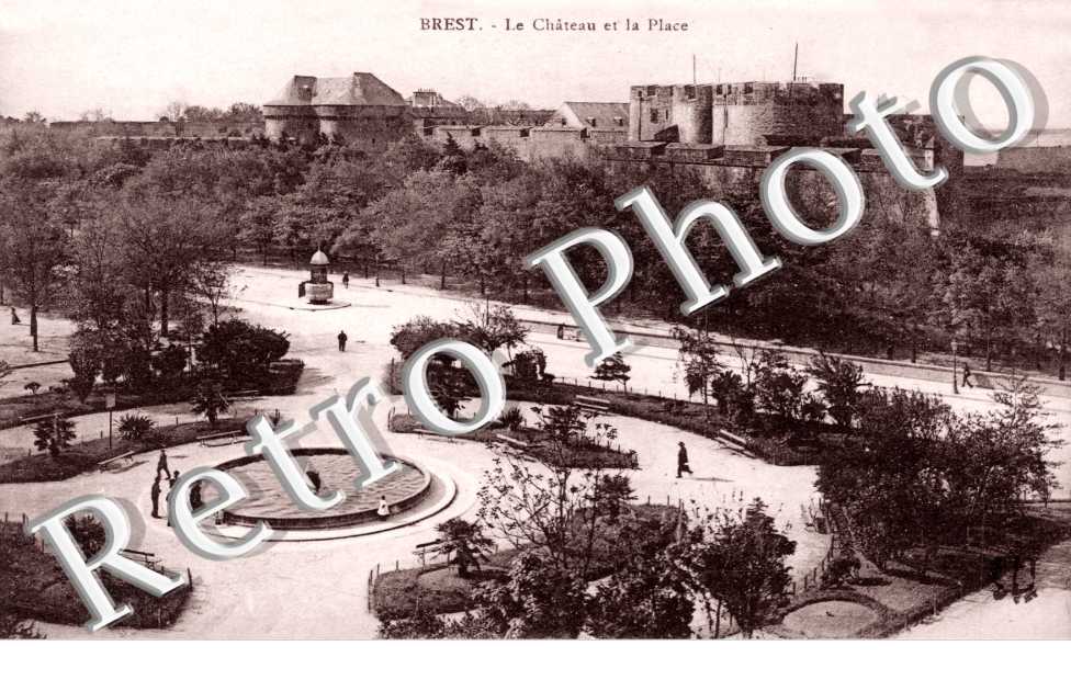 le Chateau et la place