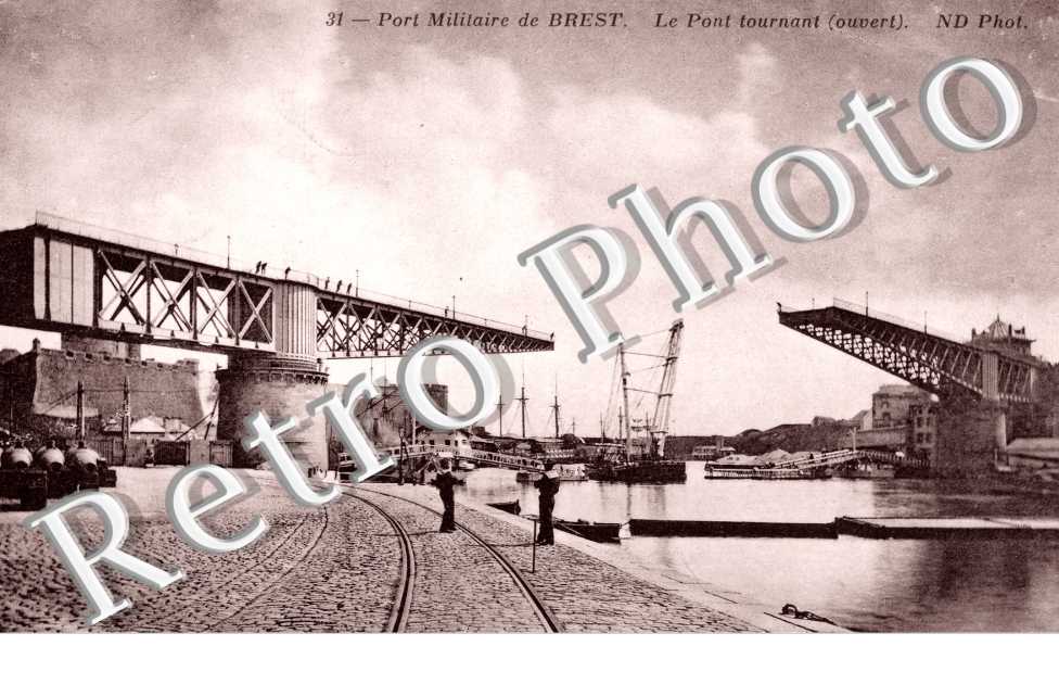 Le Port Militaire, le Pont Tournant