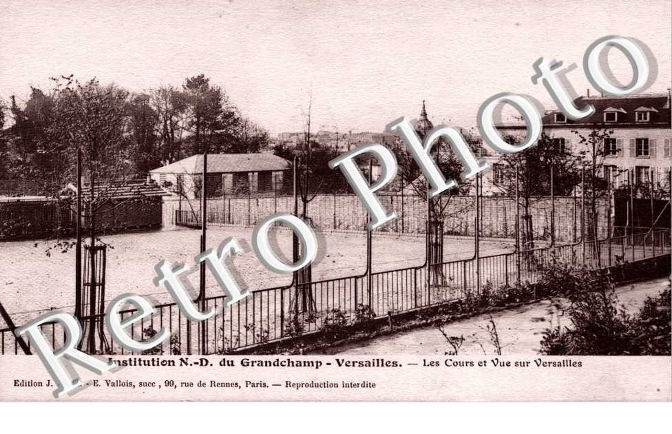 Institution N-D du Grandchamp. Les cours et vue sur Versailles