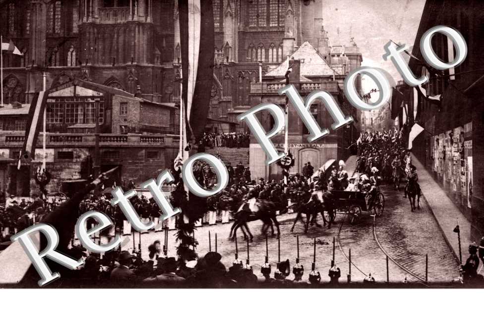 un defile rue d'Estrees en 1903 - Cathedrale