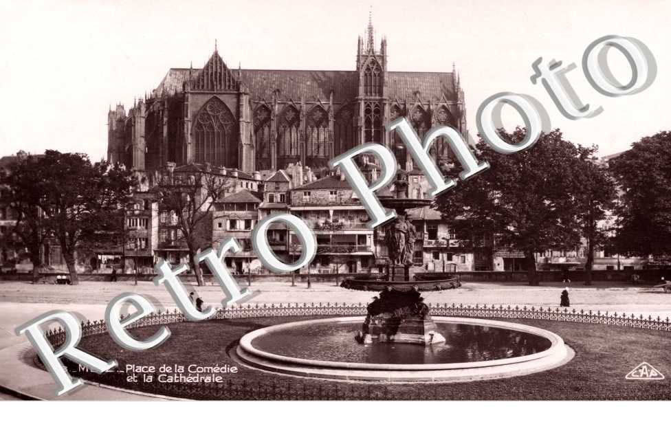 place de la Comédie et la Cathédrale