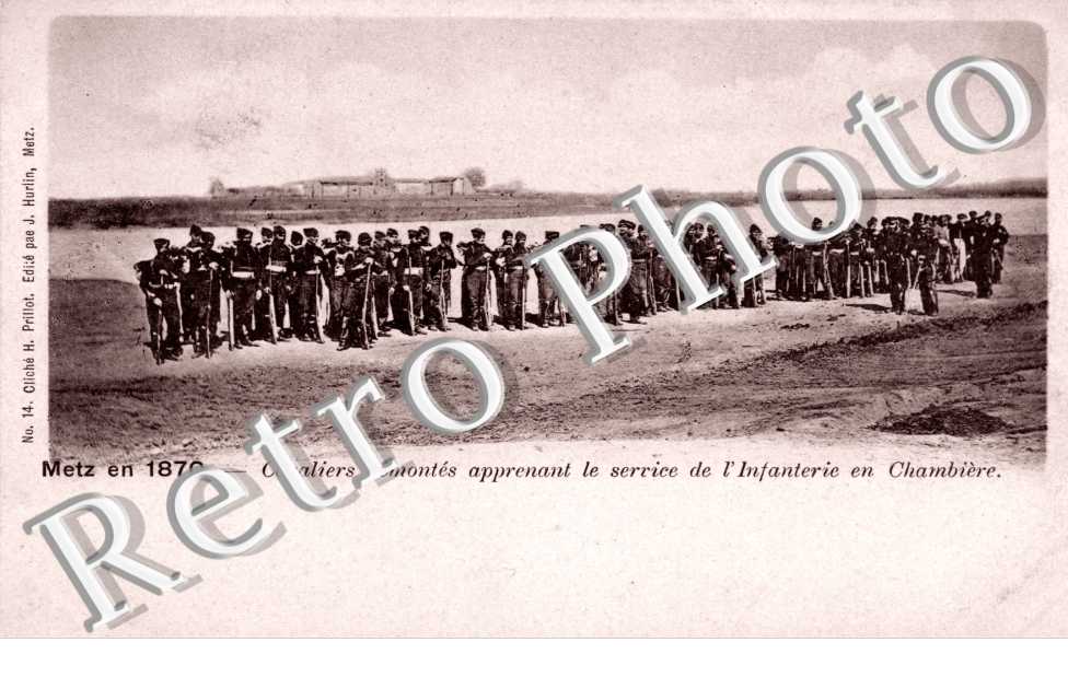 cavaliers démontés apprenant le service de l'infanterie en Chambière