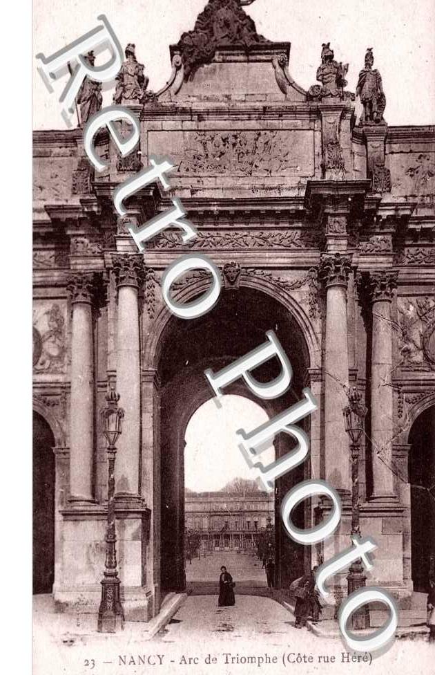 Arc de Triomphe ( cote rue Here)