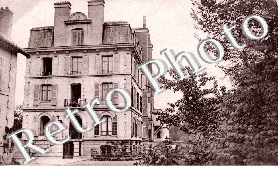 Une villa - peut-etre une maison de repos