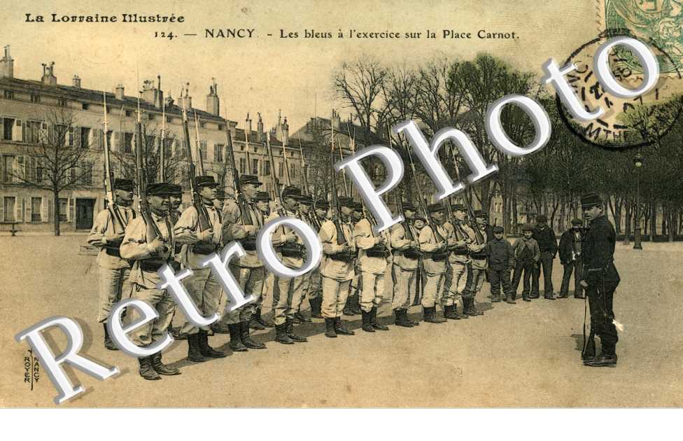 Les bleus a l'exercice sur la place Carnot