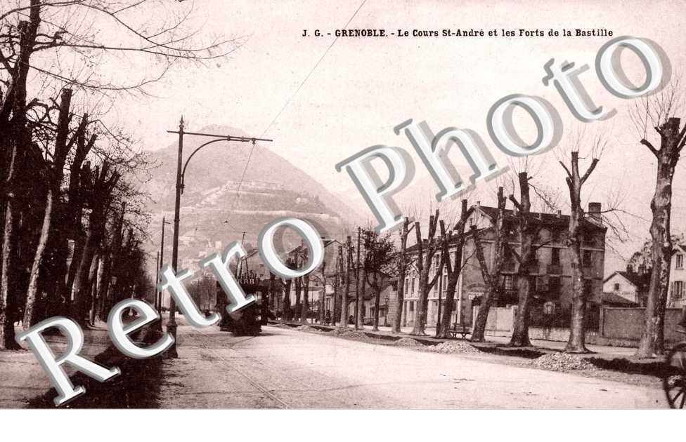 Le Cour Saint Andre et les Forts de la Bastille