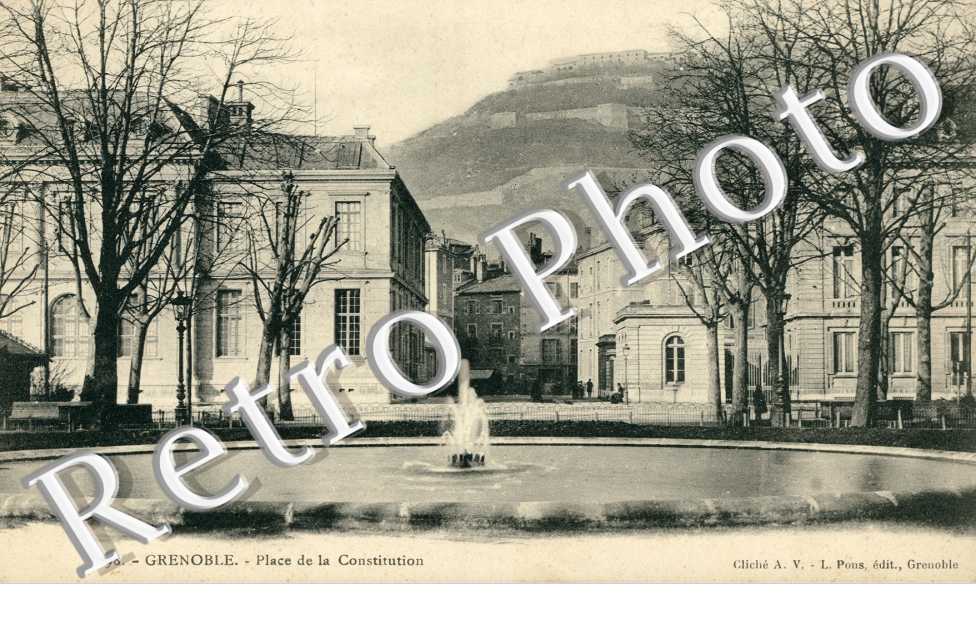 la Place de la Constitution