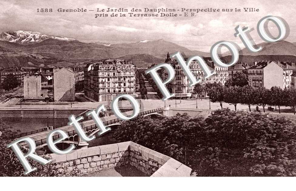 le jardin des Dauphins Perspective sur la ville pris de la Terasse Dolle