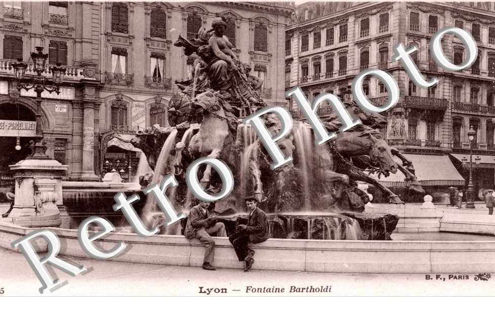 place des Terreaux Fontaine Barholdi