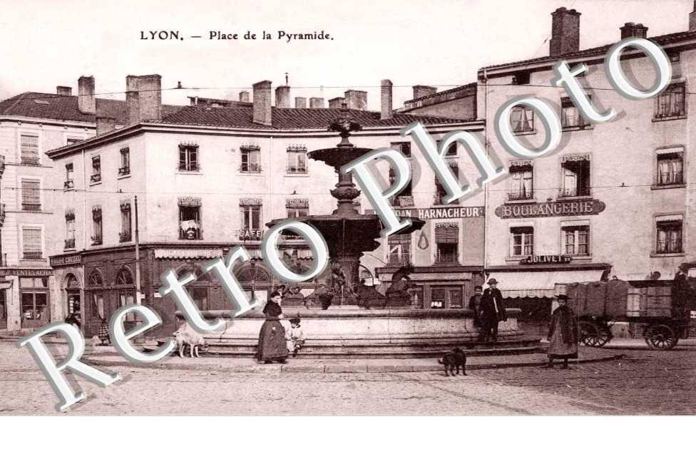 Place de la Pyramide 
