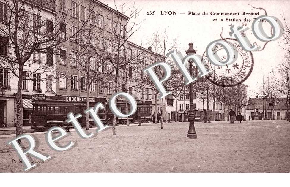 Place du Commandant Arnaud et la Station des Tramways