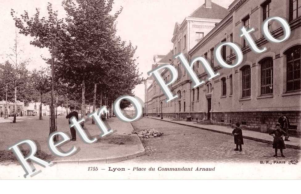 Place du Commandant Arnaud