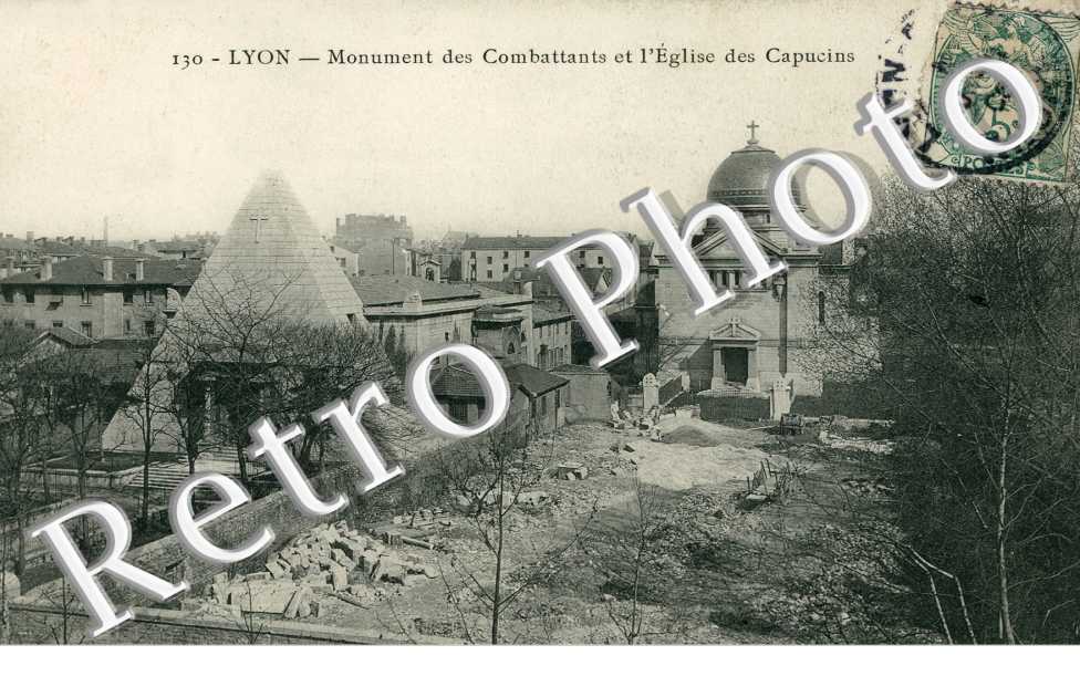 Monument des Combattants et l'Eglise des Capucins