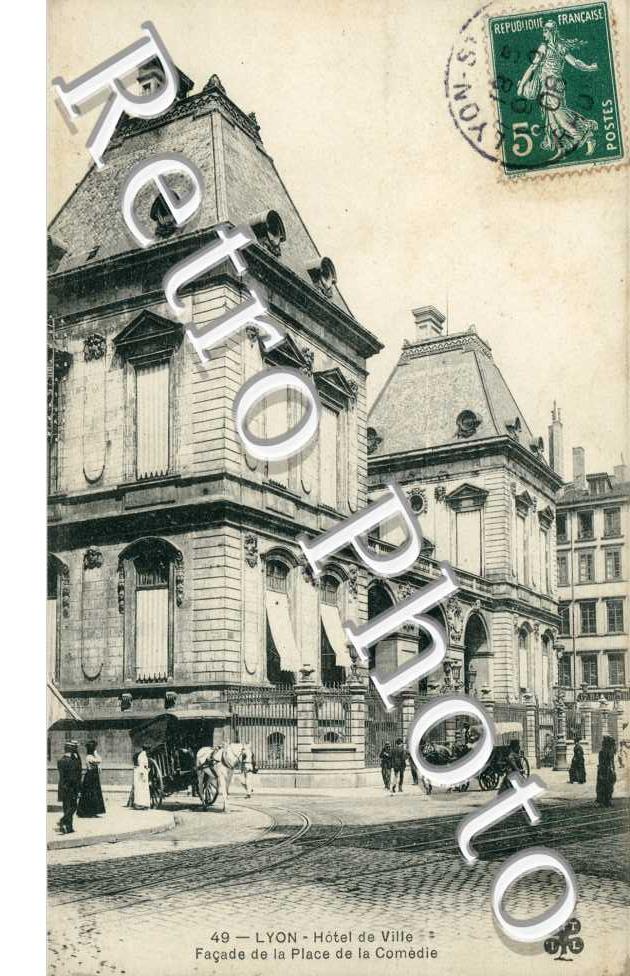 Facade de la place de la Comedie