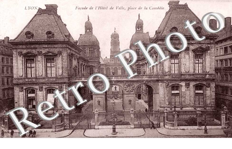 Facade de l'Hotel de Ville, place de la Comedie
