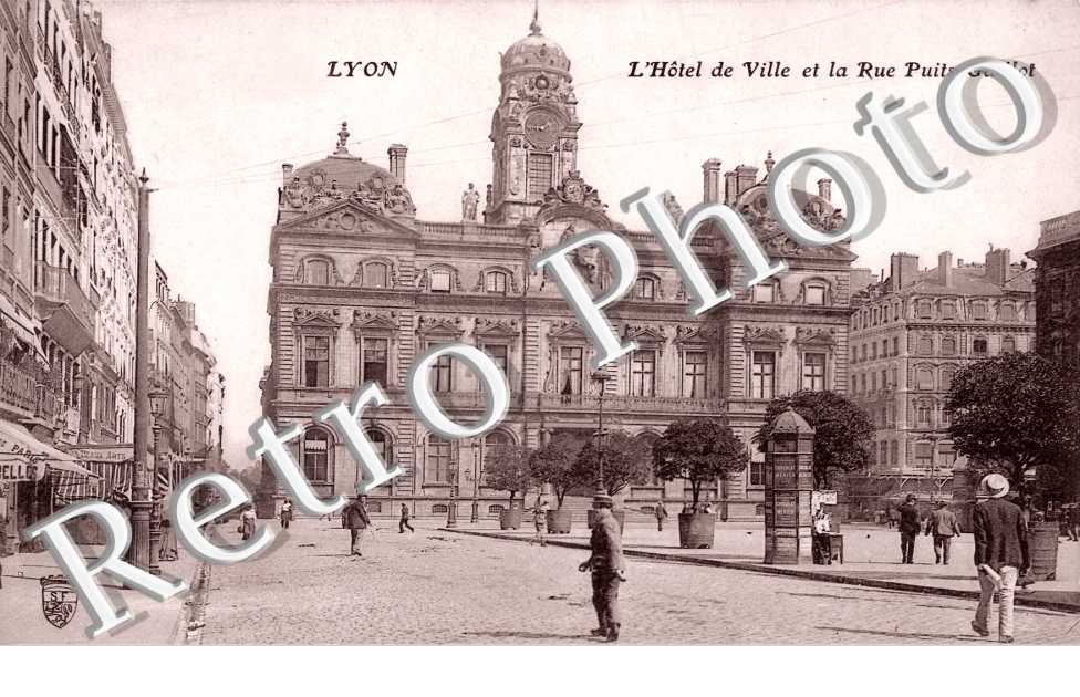 L'Hotel de Ville et la Rue Puits Gaillot - Place des Terreaux