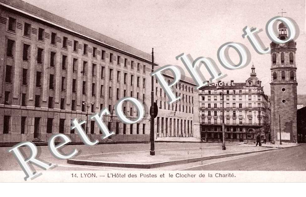 L'Hotel des Postes et le Clocher de la Charite