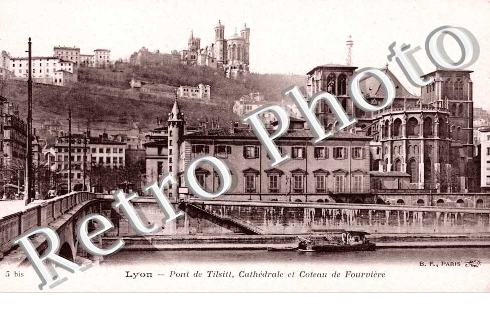 Pont de Tilsilt Cathedrale et coteau de Fourviere 