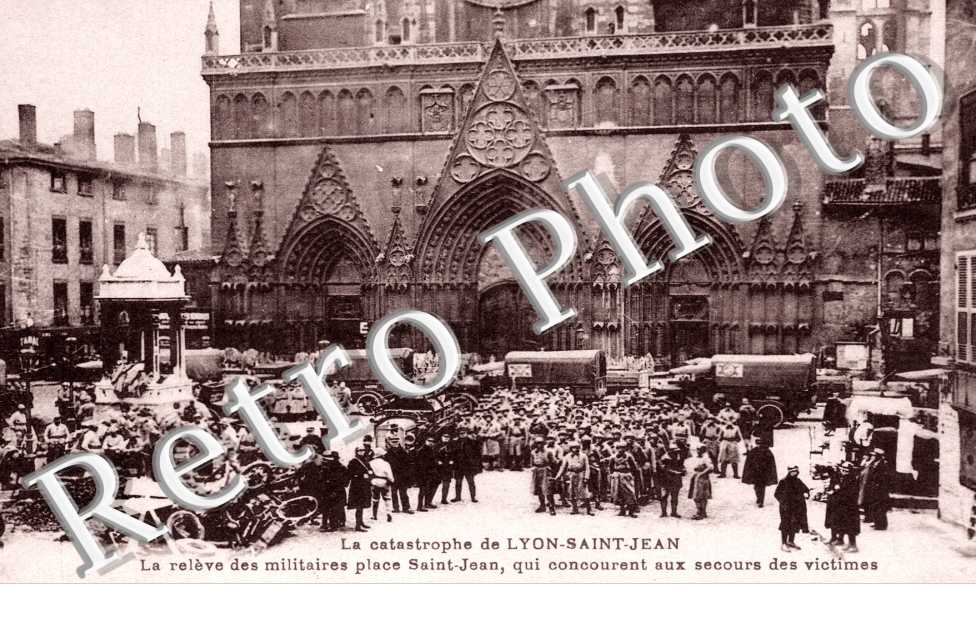 La Catastrophe de Saint Jean, La releve des militaires Place Saint Jean