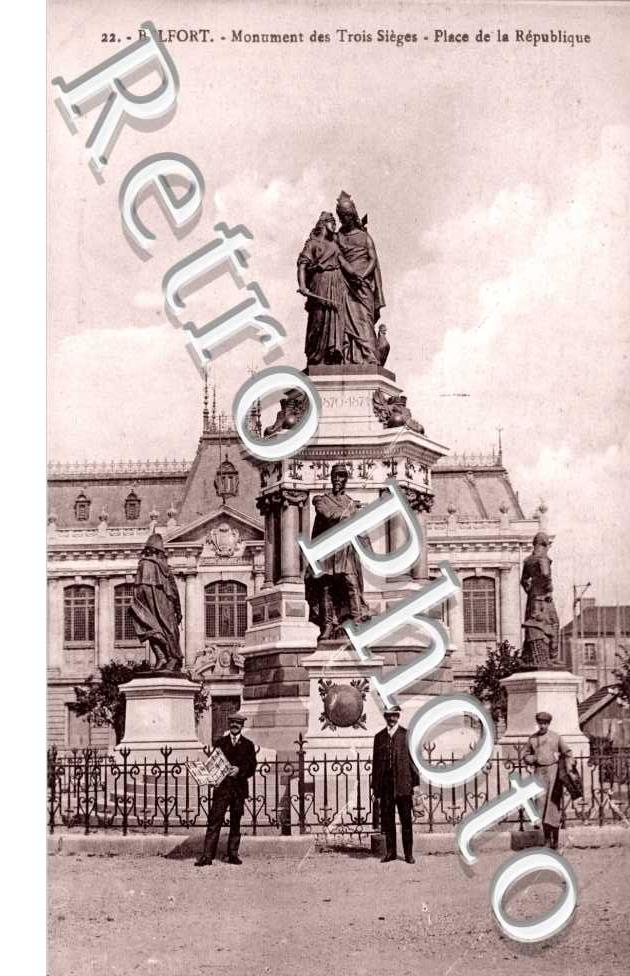 Monument des Trois Sieges, Place de la Republique