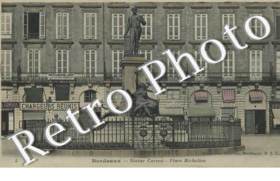 Statue Carnot place Richelieu