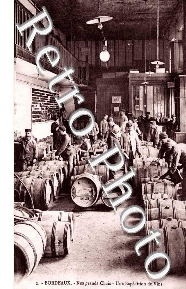 Nos Grands Chais - une expedition de vins - tonneaux