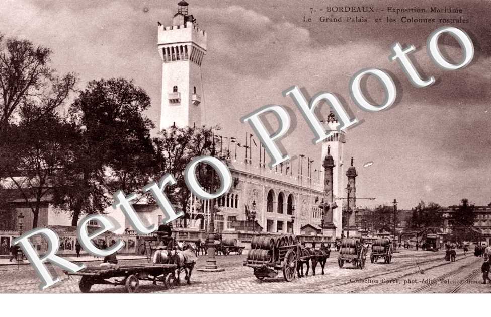 Exposition Maritime 1907 - le grand palais et les colonnes Rostrales - tonneaux