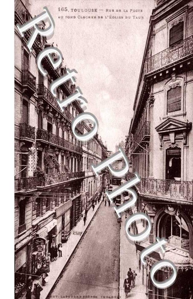 Rue de la poste Au fond clocher de l'eglise du Taur