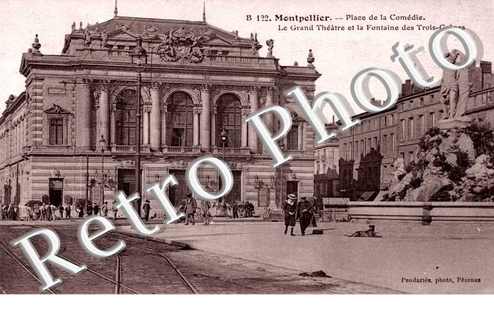 Place de la comedie - le grand theatre et la fontaine des Trois-Graces