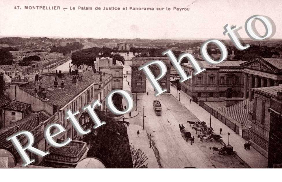 le palais de justice et panorama sur le Peyrou