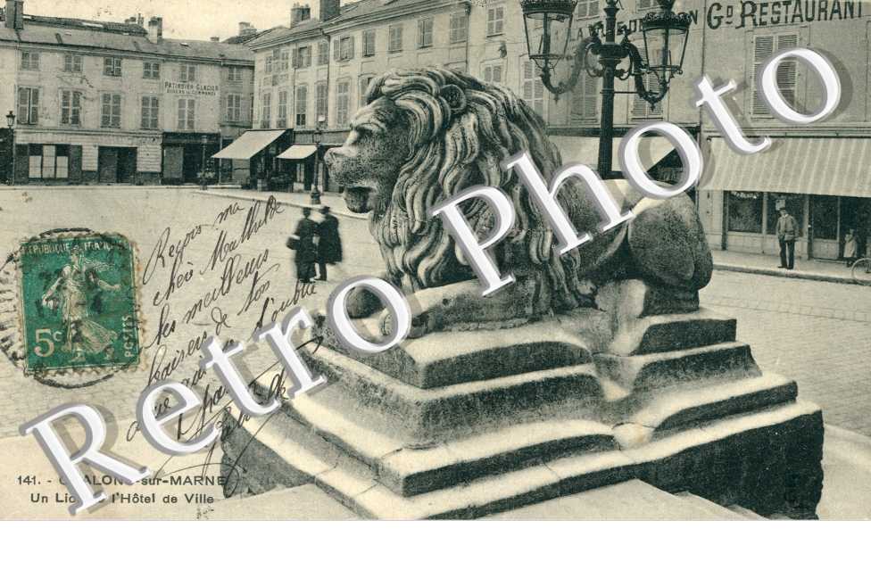 Un lion de l'Hotel de Ville