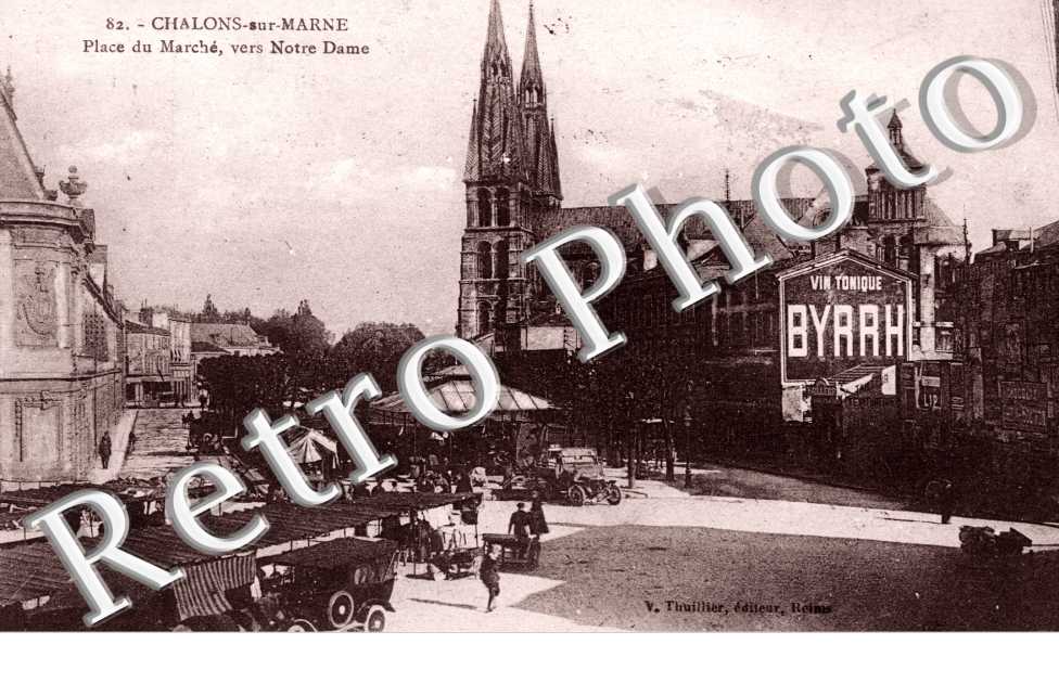 Place du Marche vers Notre-Dame