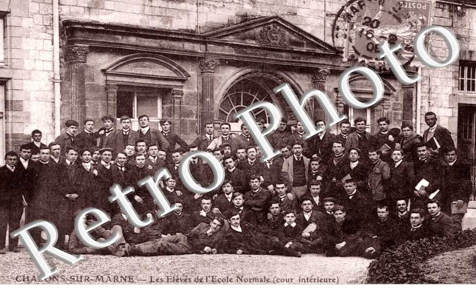 les Eleves de l'Ecole Normale, Cour