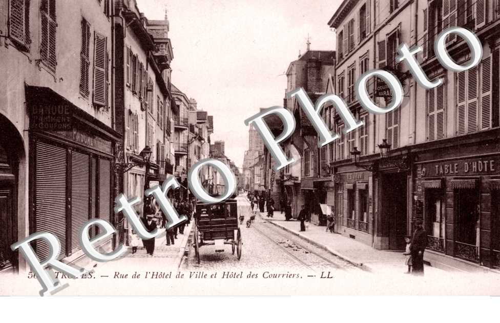 Rue de l'Hotel de Ville et Hotel des Courriers