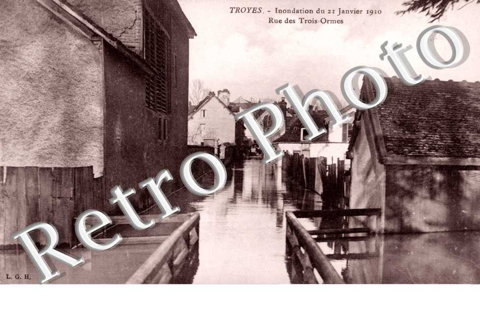 la Rue des Trois Ormes Pendant l'Inondation du 21 janvier 1910