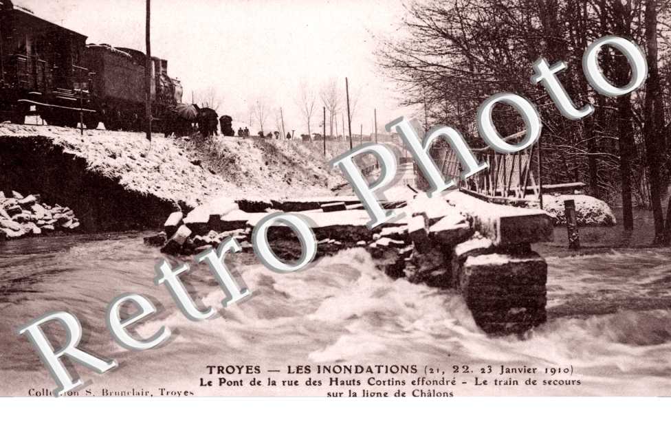 le POnt de la Rue des Hauts Cortins Pendant l'Inondation du 21, 22, 23 janvier 1910