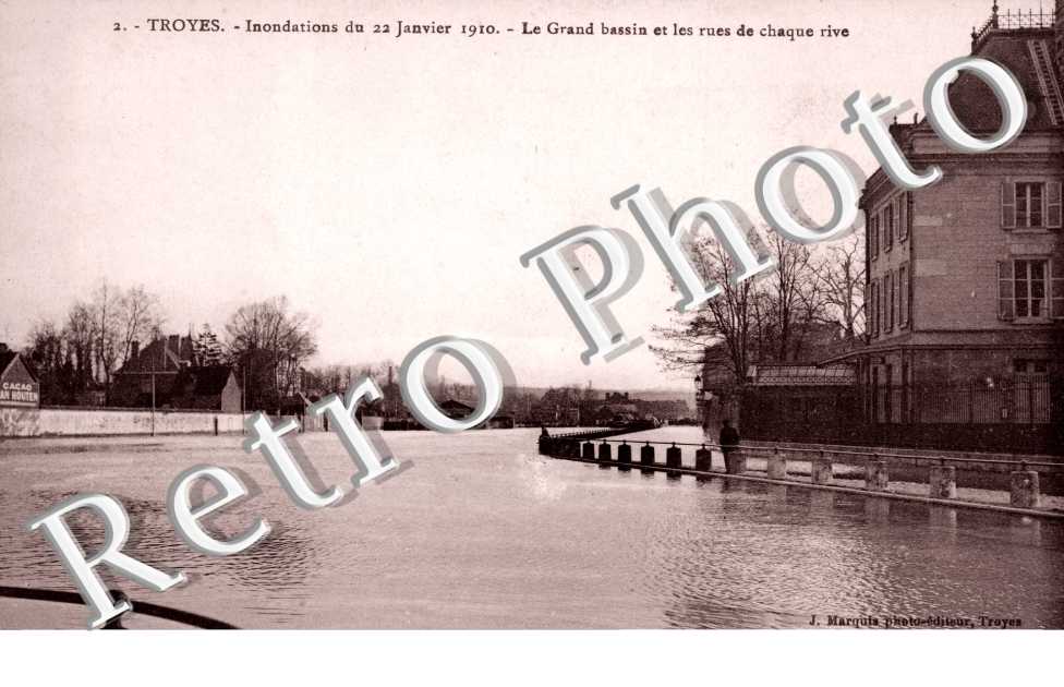  le Grand bassin et les rues de chaque rive Inondations du 22 janvier 1910