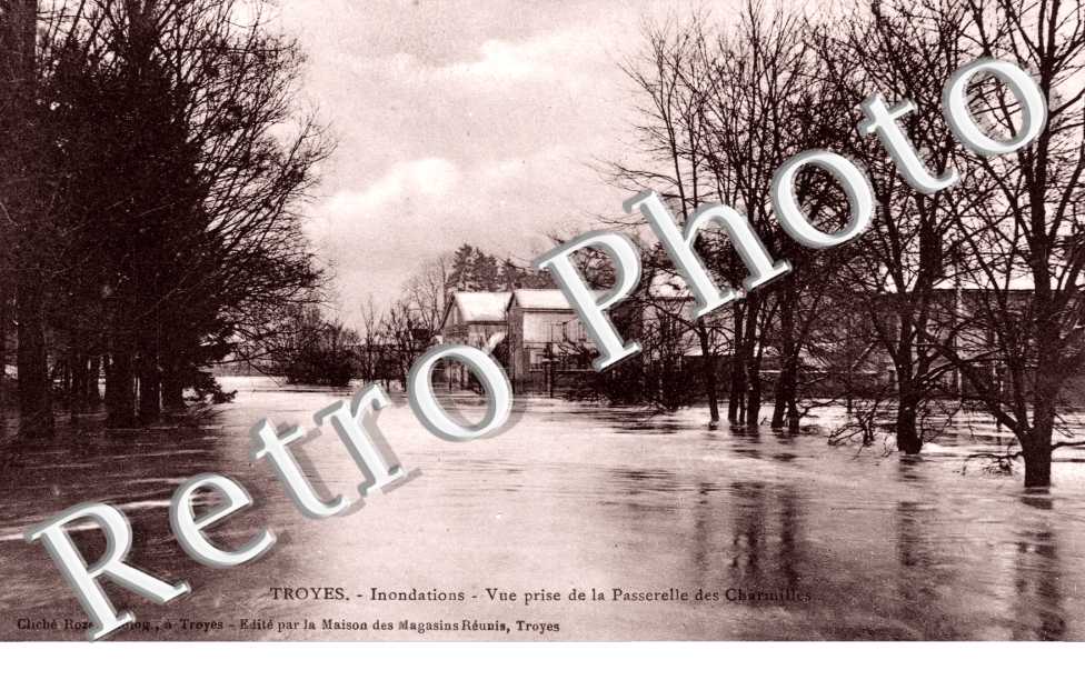 la Passerelle des Charmilles Pendant l'Inondation du 22 janvier 1910