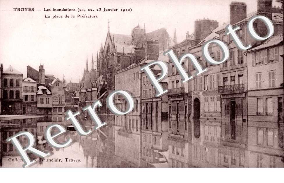 la Place de la Prefecture Inondations du 21, 22  et 23 janvier 1910