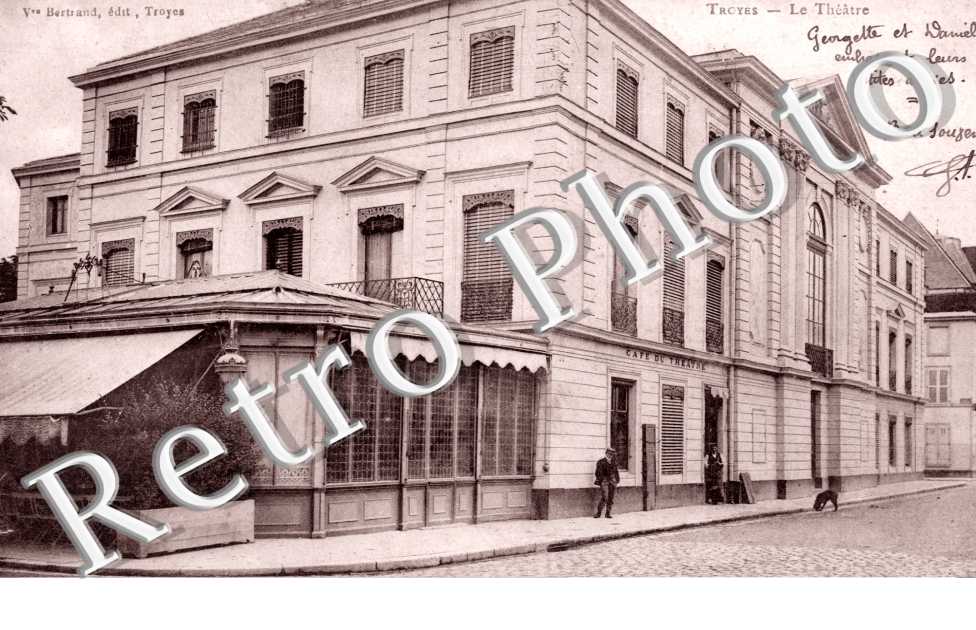 Le Theatre