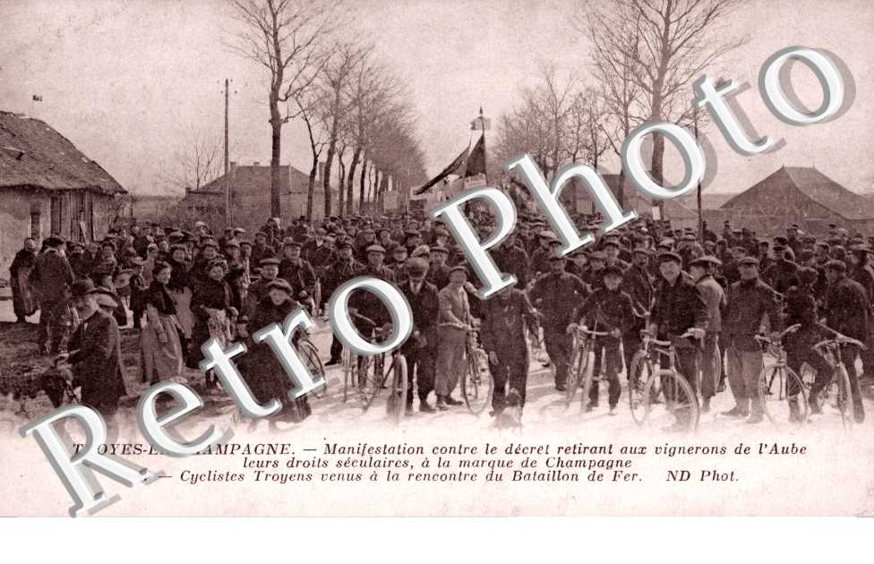 Manifestation contre le Decret retirant aux Vignerons de l'Aube leurs droits seculaires