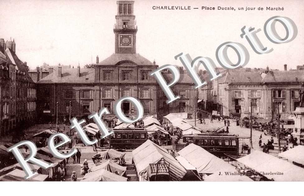 Place Ducale un Jour de Marche