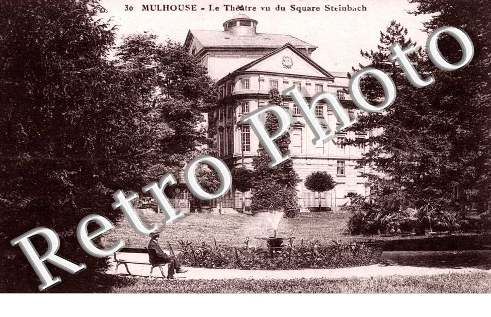 le Theatre vu du square