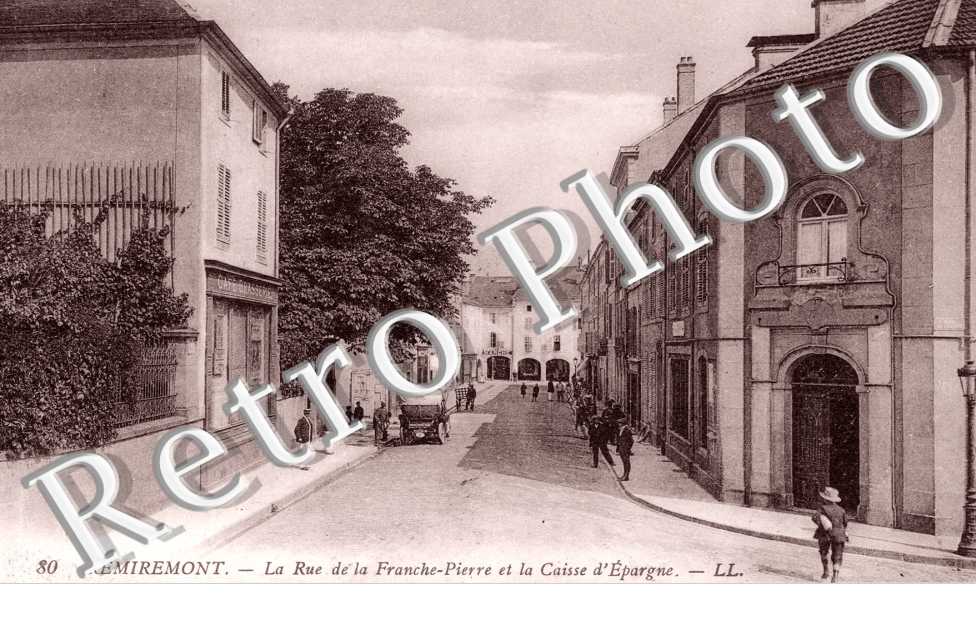 Rue de la France Pierre et la Caisse d'Epargne