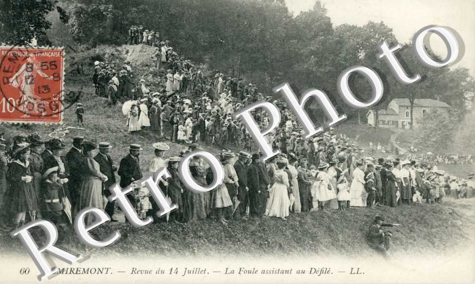 La Revue du 14 juillet, la Foule assistant au Defile