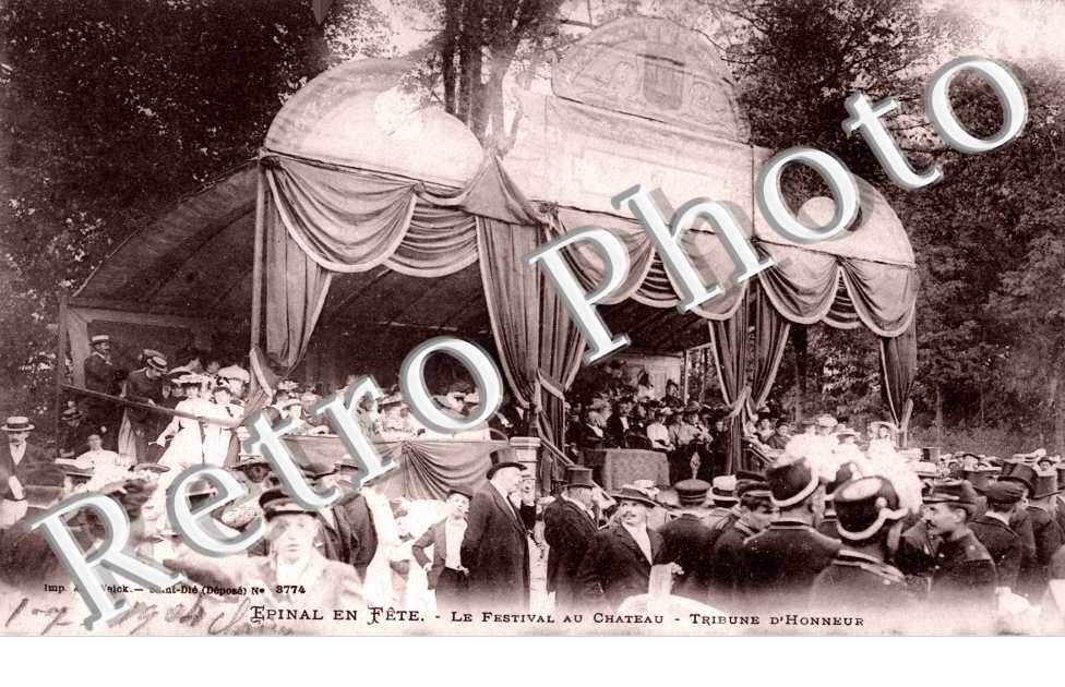 Le festival au chateau Tribune d'honneur