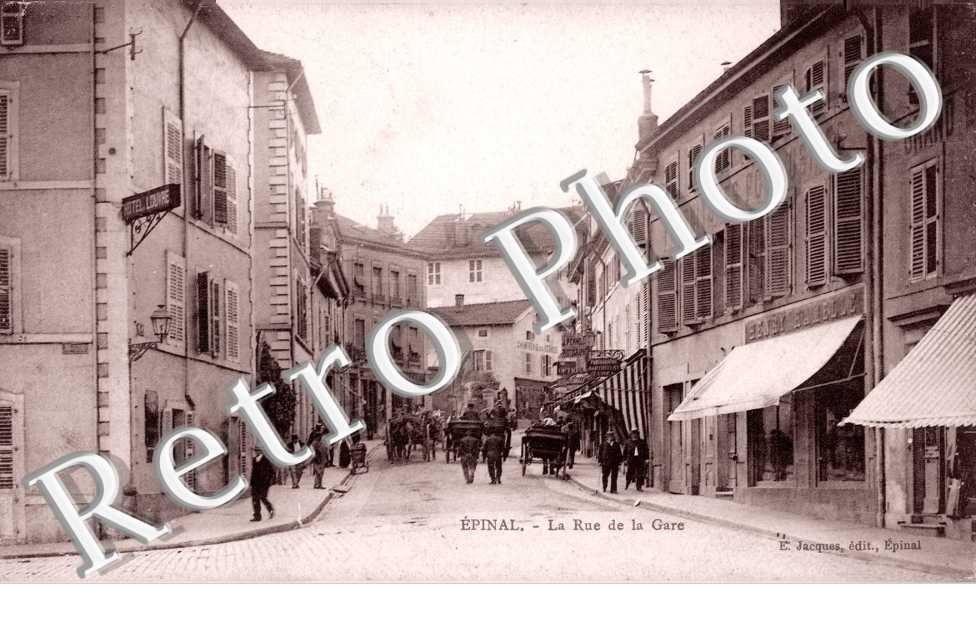 LA RUE DE LA GARE