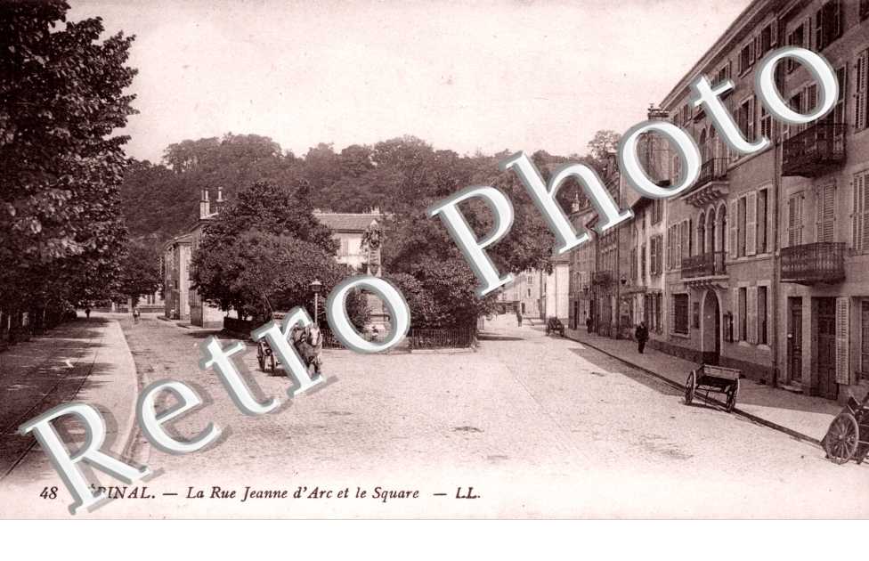 Rue Jeanne d'Arc et le Square