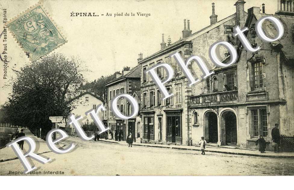 Au pied de la vierge
